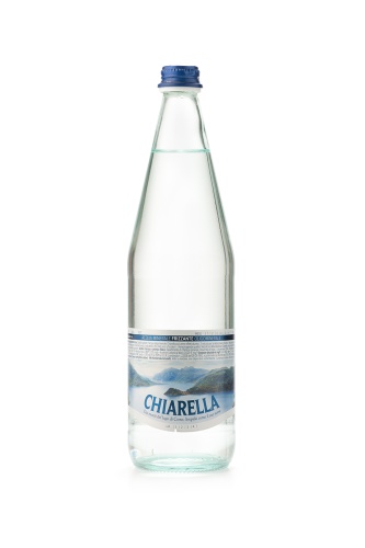 Вода Кьярелла в белой стеклянной бутылке газ 0,75л
